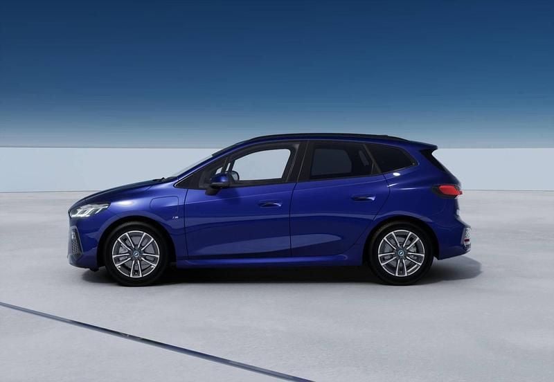 Ny BMW 230e Active Tourer M Sport 150 HK (110 kW) 2025 Blå Minibuss