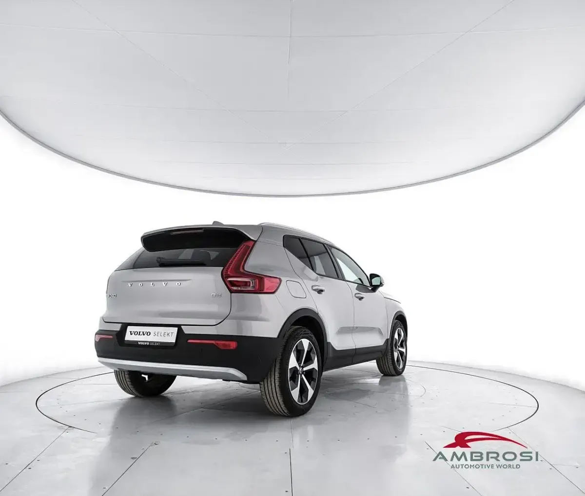 Usata Volvo XC40 Core 163 CV (119 kW) 2025 Argento SUV