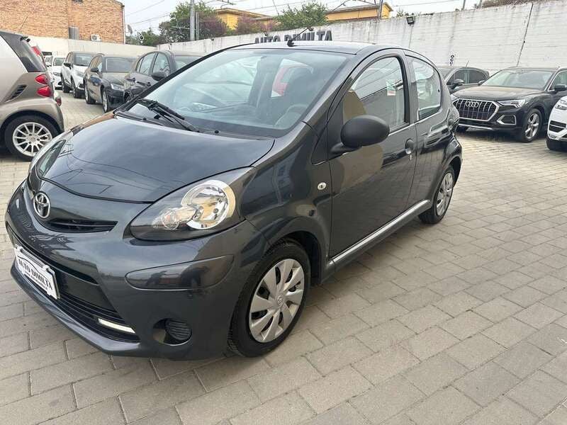 Usata Toyota Aygo Edition 68 CV (50 kW) 2014 Grigio Utilitaria