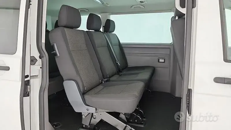 Usata VW Caravelle Trendline 110 CV (80 kW) 2023 Bianco Furgone