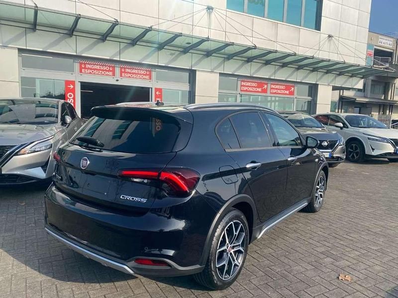 Usata Fiat Tipo Cross 101 CV (74 kW) 2021 Nero Berlina