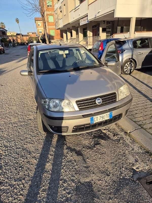 Usata Fiat Punto 86 CV (63 kW) 2005 Utilitaria
