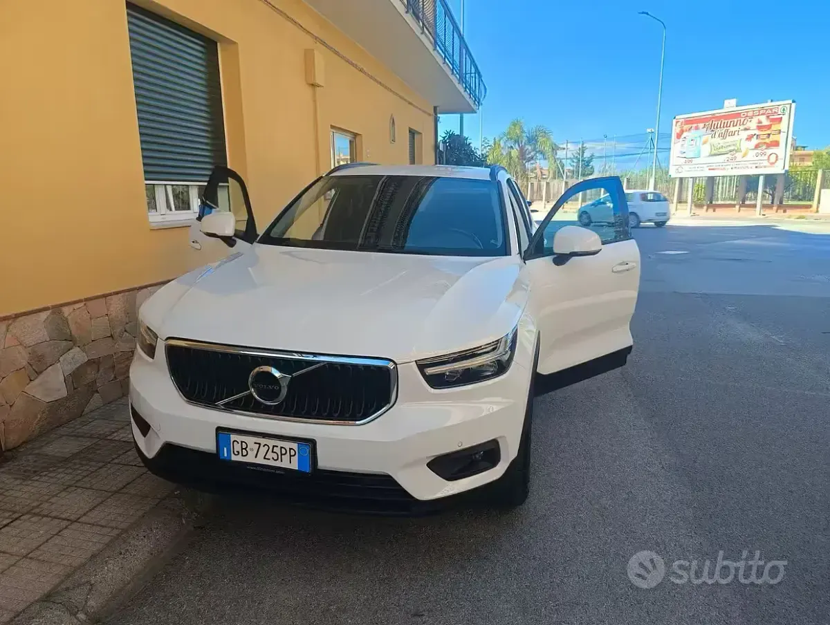Usata Volvo XC40 R-Design 150 CV (110 kW) 2020 Bianco SUV