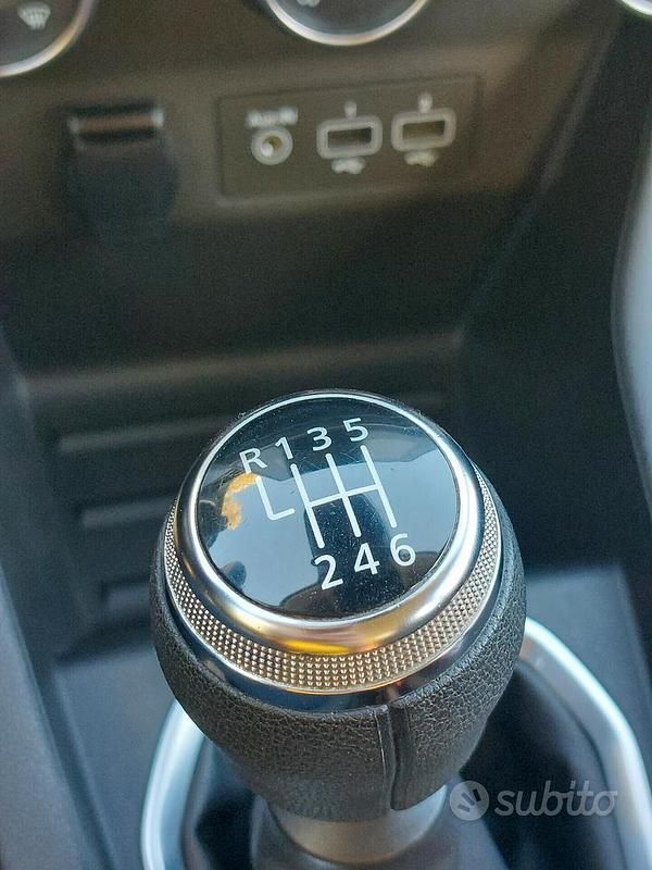 Usata Renault Clio V 86 CV (63 kW) 2020 Marrone Berlina