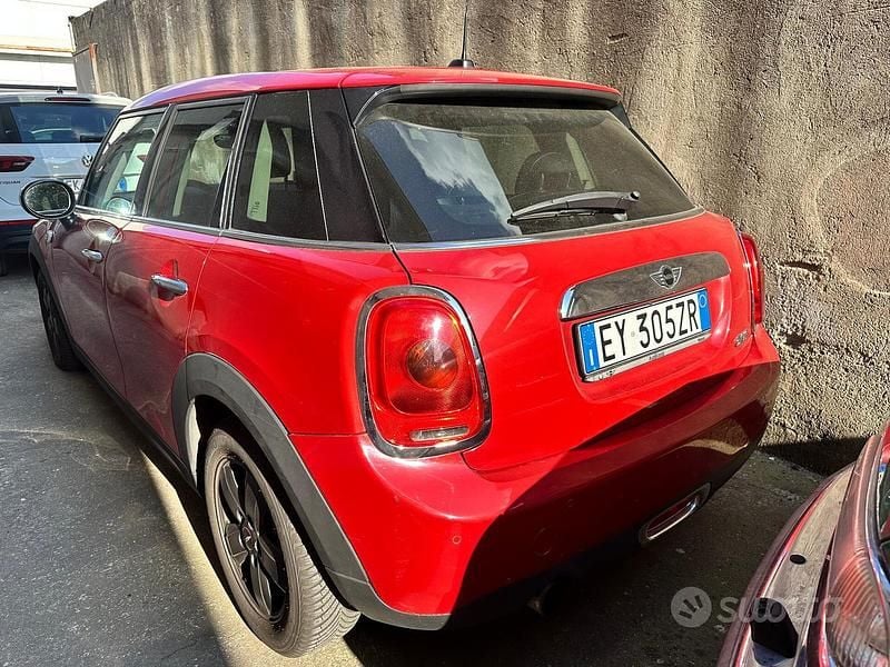 Usata Mini ONE 102 CV (75 kW) 2015 Rosso Utilitaria