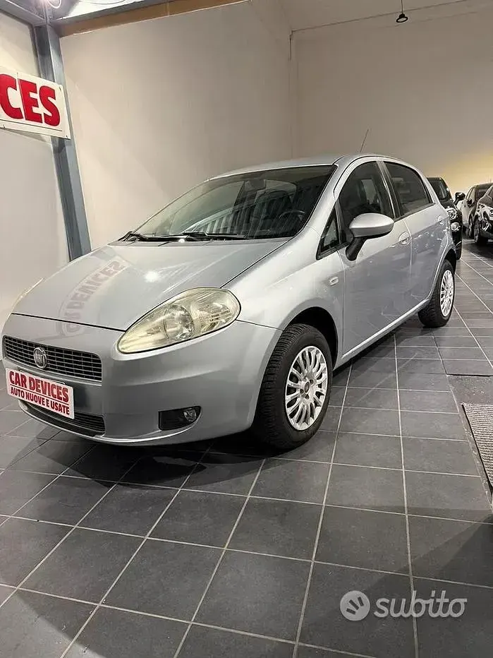 Usata Fiat Grande Punto 77 CV (56 kW) 2010 Grigio Utilitaria