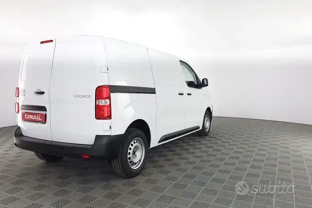 Usata Toyota Proace 179 CV (131 kW) 2026 Bianco Monovolume