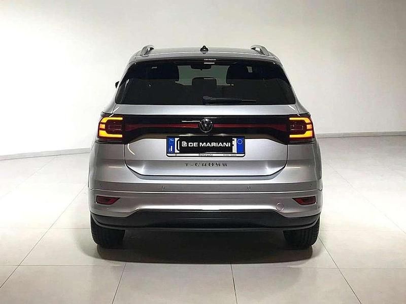 Usata VW T-Cross R-line 110 CV (80 kW) 2022 Reflex silver SUV