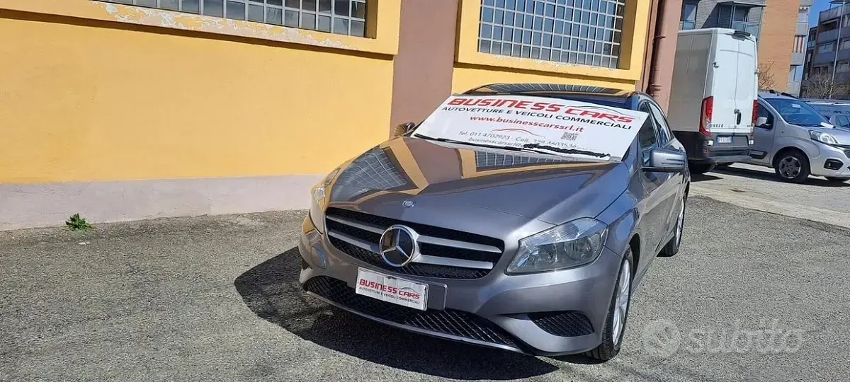 Usado Mercedes A160 Executive 90 CV (66 kW) 2014 Gris Berlina