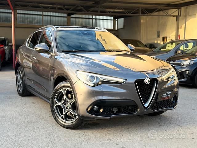 Usata Alfa Romeo Stelvio Executive 210 CV (154 kW) 2017 Grigio scuro SUV