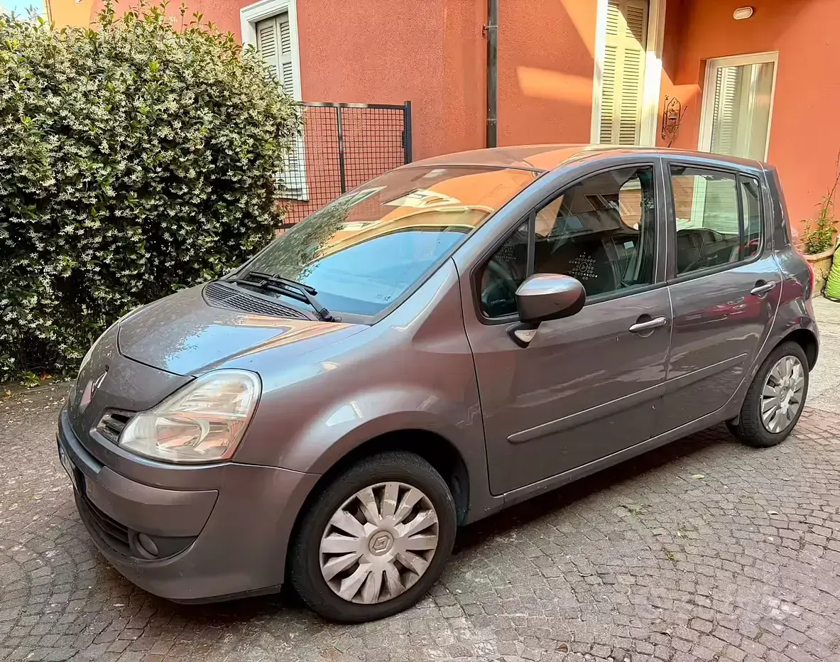 Usata Renault Modus 75 CV (55 kW) 2013 Grigio Monovolume