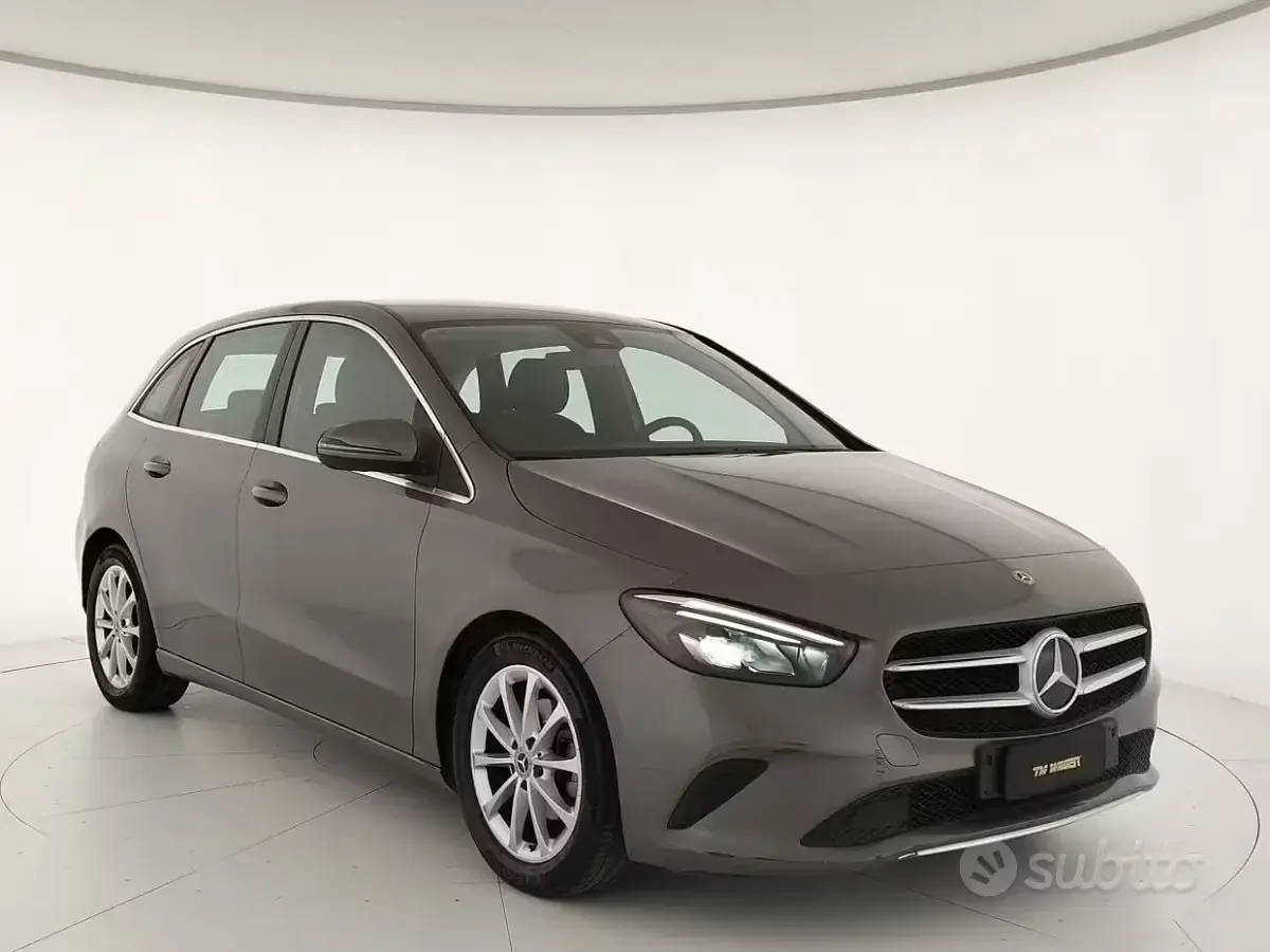 Usata Mercedes B180 136 CV (100 kW) 2020 Grigio Utilitaria
