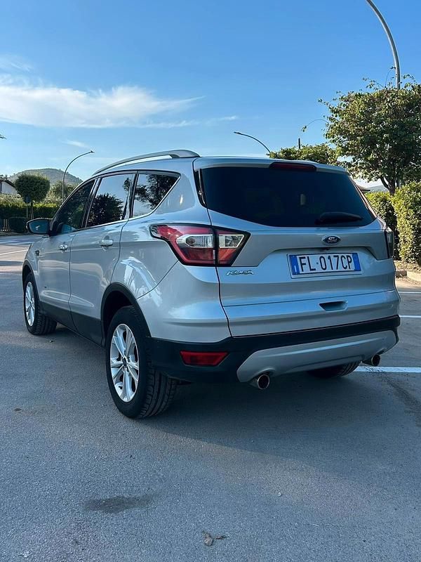 Usata Ford Kuga Titanium 149 CV (109 kW) 2017 Argento SUV