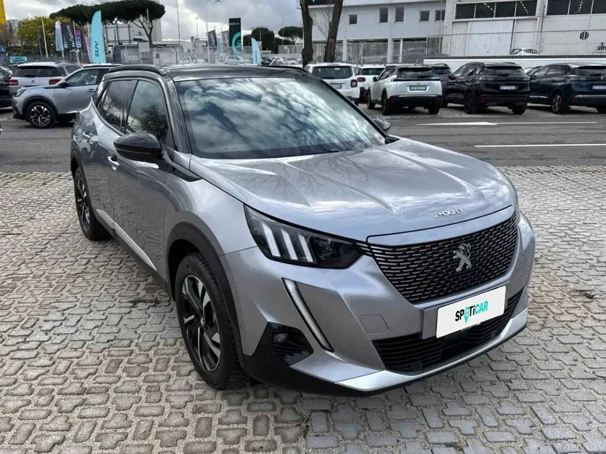 Begagnad Peugeot e-2008 GT 100 kW (136 HK) 2022 Grå SUV