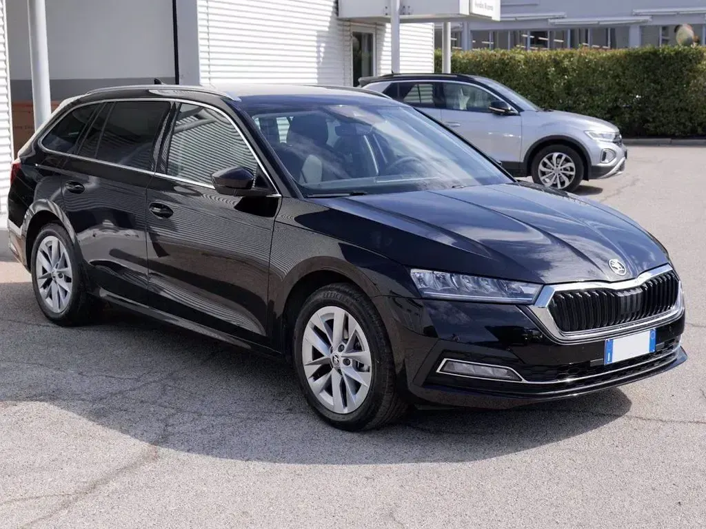 Usata Skoda Octavia Style 150 CV (110 kW) 2024 Nero metallizzato Station wagon