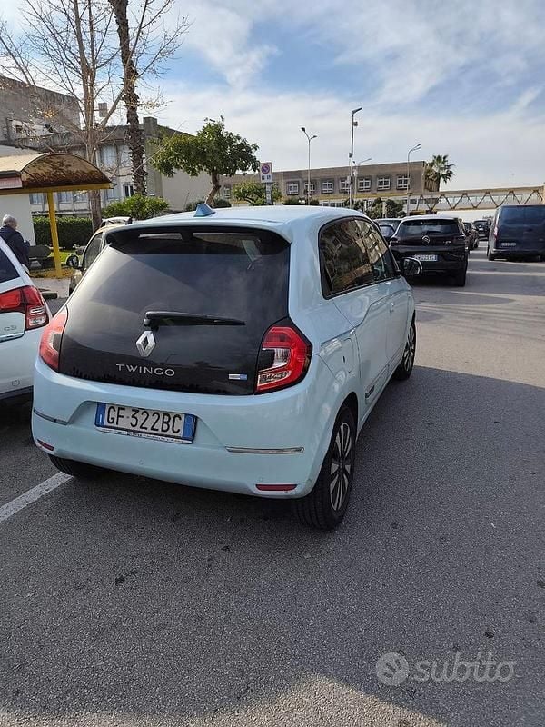 Usata Renault Twingo 60 kW (82 CV) 2021 Blu Utilitaria