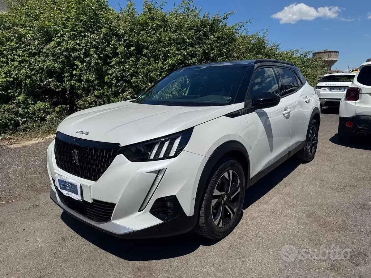 Usata Peugeot 2008 GT 131 CV (96 kW) 2021 Bianco SUV