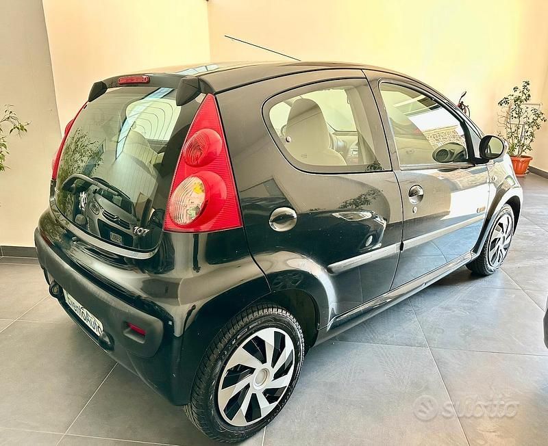 Gebraucht Peugeot 107 68 PS (50 kW) 2007 Schwarz Kleinwagen