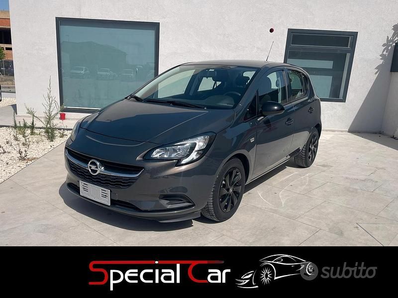Grigio Usata 2015 Opel Corsa Edition Tre volumi | 6900 € (Buon prezzo) - Immagine 1/4
