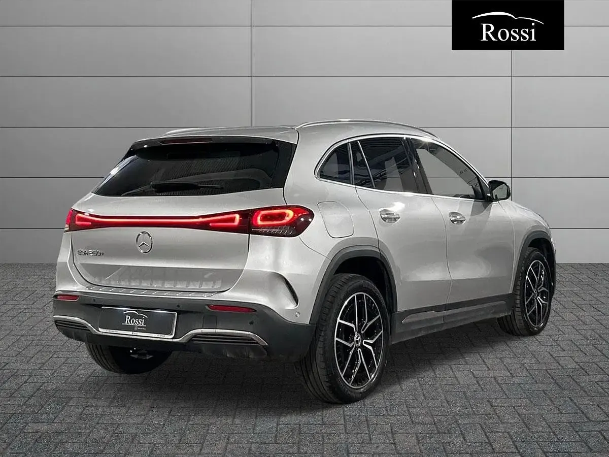 Usata Mercedes EQA250+ Premium Plus 94 kW (129 CV) 2023 Argento metallizzato SUV