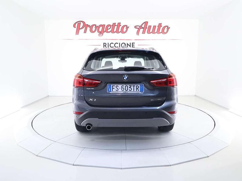 Usata BMW X1 Advantage 140 CV (102 kW) 2018 Black sapphire metallizzato SUV
