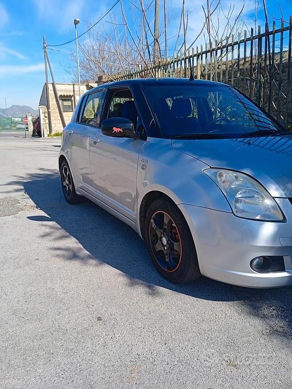 Usata Suzuki Swift 70 CV (51 kW) 2006 Grigio Utilitaria