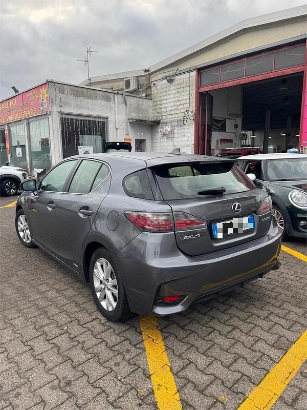 Usata Lexus CT200h 99 CV (72 kW) 2014 Grigio Berlina