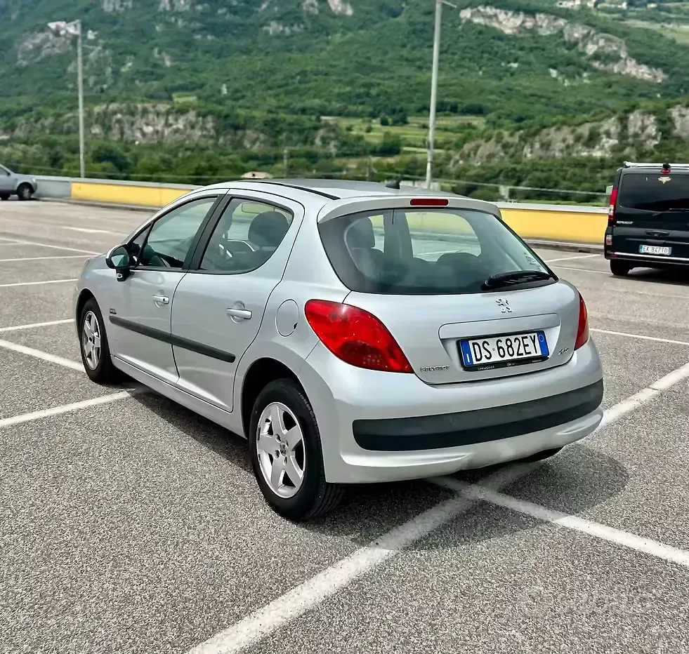 Usata Peugeot 207 Active 95 CV (69 kW) 2008 Grigio Berlina