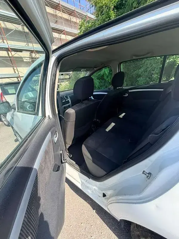 Usata Dacia Sandero 75 CV (55 kW) 2009 Bianco Berlina