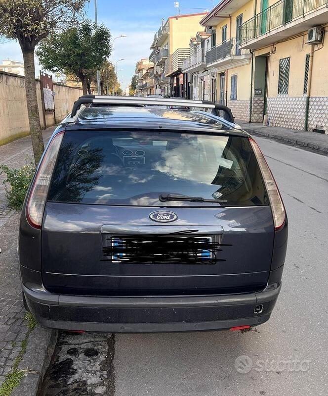 Usata Ford Focus 90 CV (66 kW) 2008 Grigio Station wagon