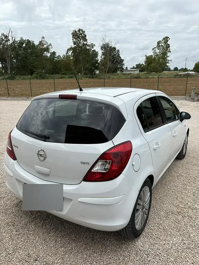 Usata Opel Corsa 75 CV (55 kW) 2011 Bianco Utilitaria