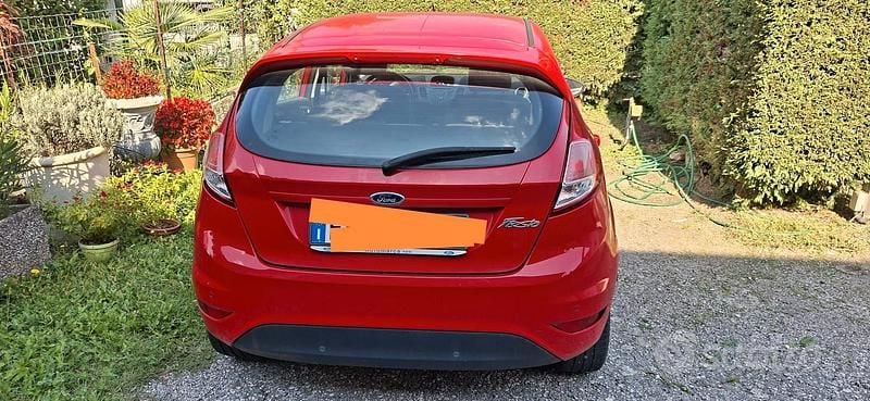 Usata Ford Fiesta 75 CV (55 kW) 2017 Rosso Utilitaria