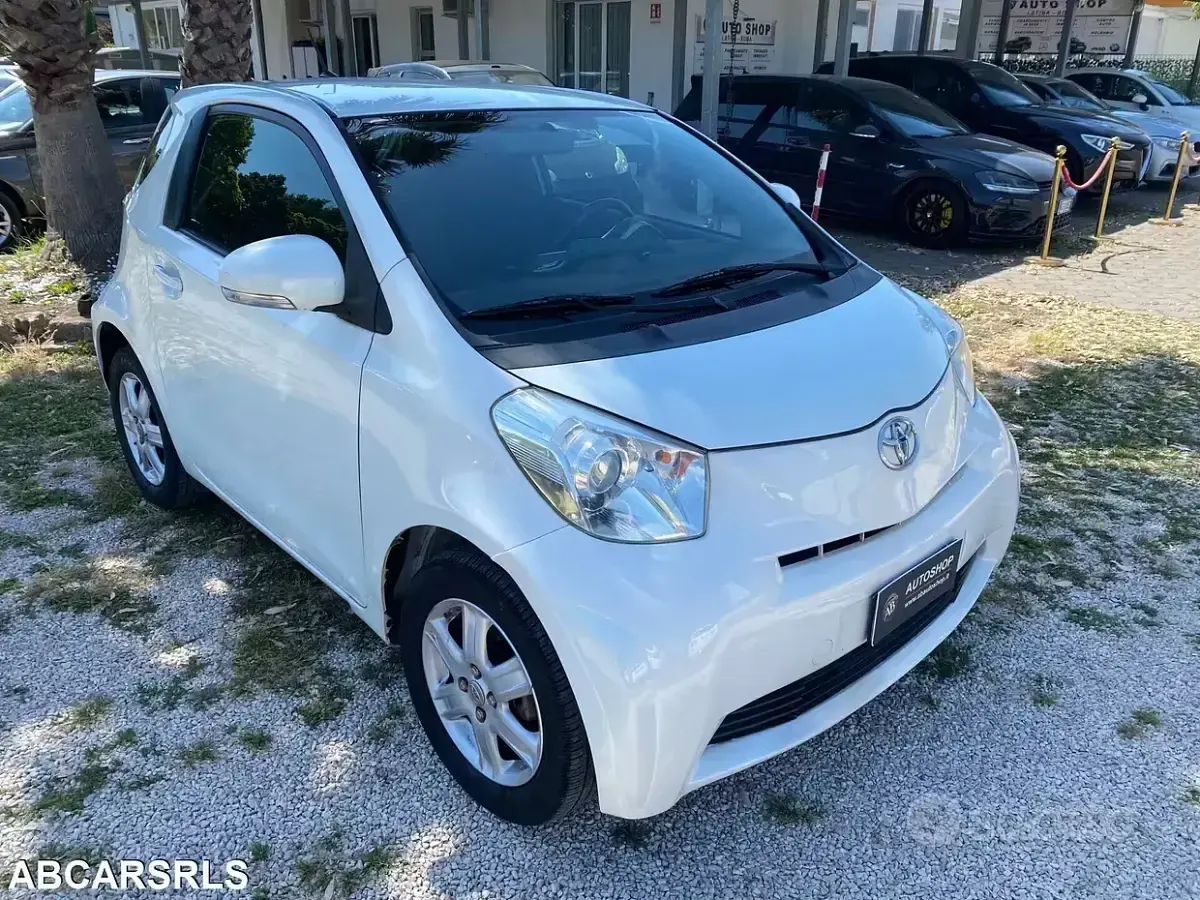 Usata Toyota iQ 68 CV (50 kW) 2009 Bianco Utilitaria