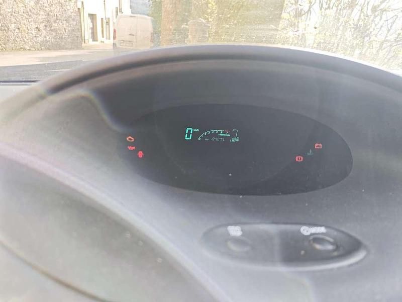 Usata Toyota Yaris Sol 87 CV (63 kW) 2003 Grigio Utilitaria