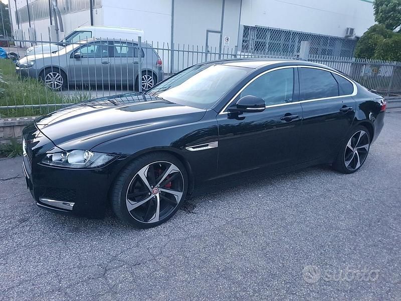 Usata Jaguar XF Prestige 180 CV (132 kW) 2017 Nero Berlina