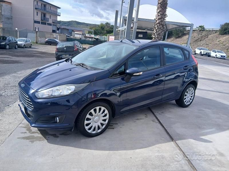 Usata Ford Fiesta Titanium 97 CV (71 kW) 2014 Blu Utilitaria