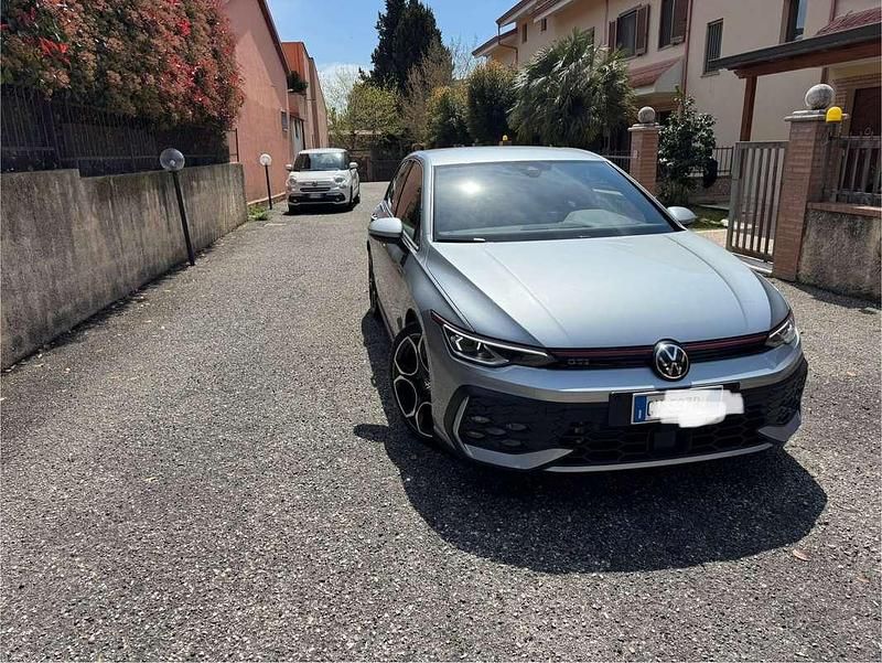 Usata VW Golf VIII GTI 265 CV (194 kW) 2024 Argento Berlina