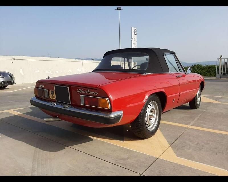 Usata Alfa Romeo Spider 120 CV (88 kW) 1975 Rosso Cabrio