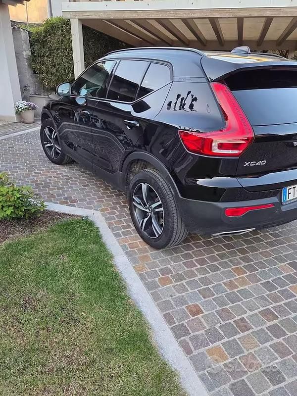 Usata Volvo XC40 150 CV (110 kW) 2019 Nero SUV