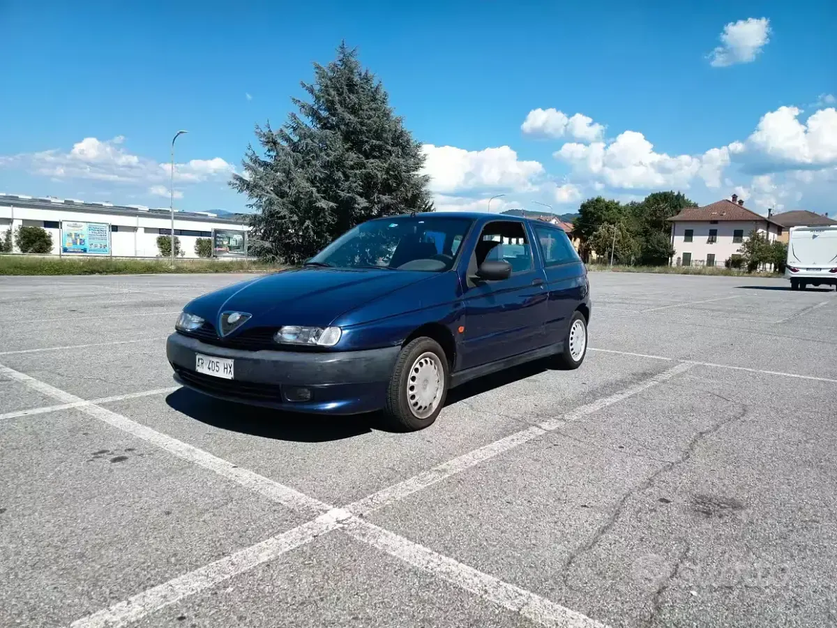 Usata Alfa Romeo 145 120 CV (88 kW) 1997 Utilitaria