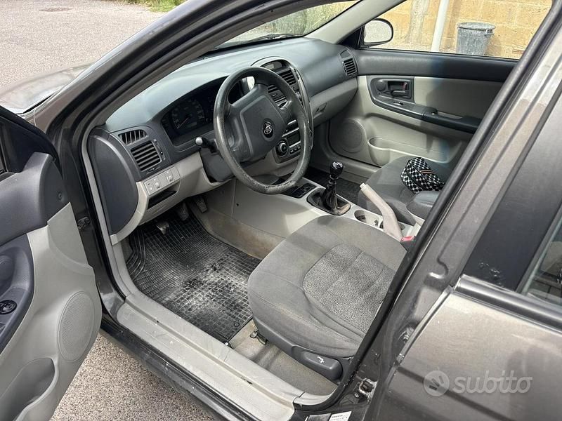 Usata Kia Cerato 1999 Verde Utilitaria