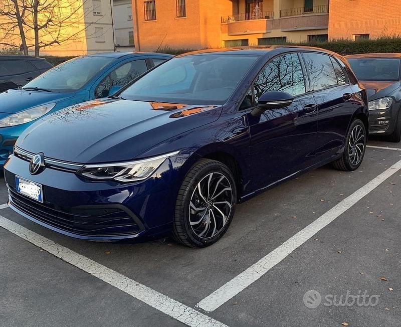 Usata VW Golf VIII 150 CV (110 kW) 2020 Blu Utilitaria