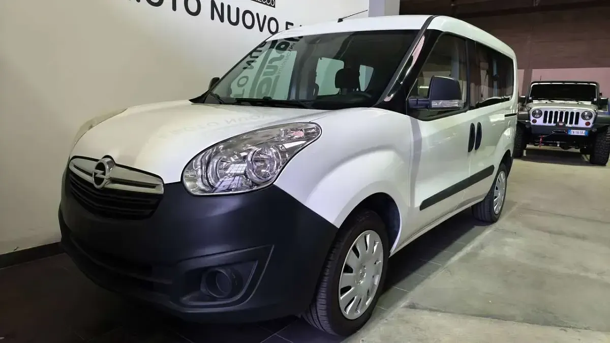 Usata Opel Combo Edition 95 CV (69 kW) 2013 Bianco Monovolume