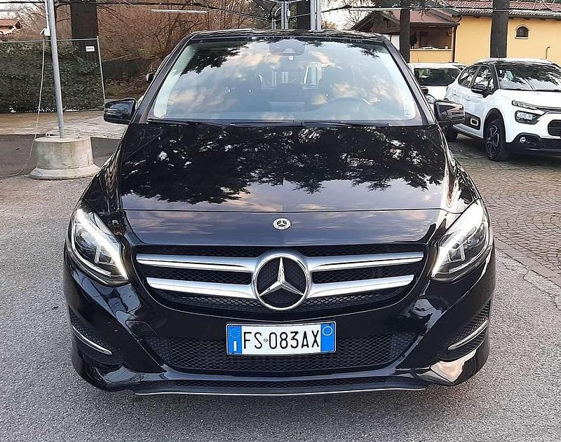 Usata Mercedes B200 Premium 136 CV (100 kW) 2018 Nero Monovolume