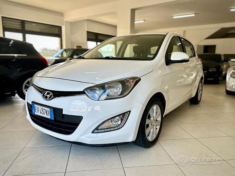 Usata Hyundai i20 85 CV (62 kW) 2014 Bianco Berlina