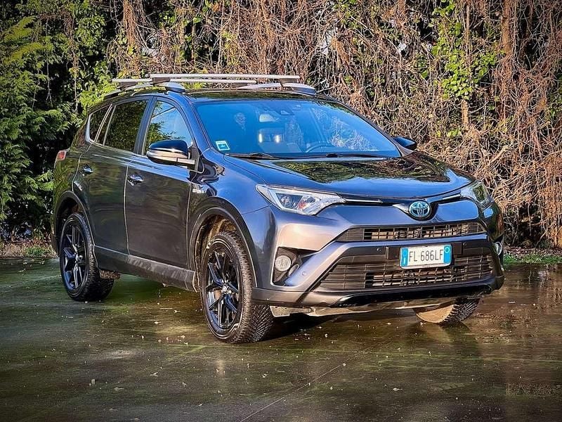 Usata Toyota RAV4 Hybrid 197 CV (144 kW) 2017 Grigio SUV