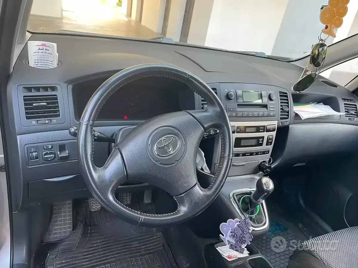 Usata Toyota Corolla 90 CV (66 kW) 2002 Berlina