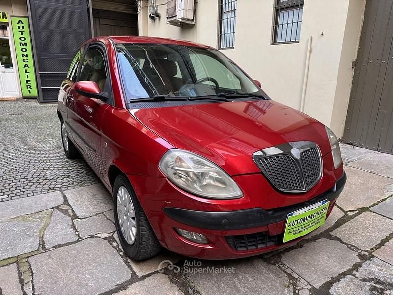 Usata Lancia Ypsilon 70 CV (51 kW) 2004 Rosso Utilitaria