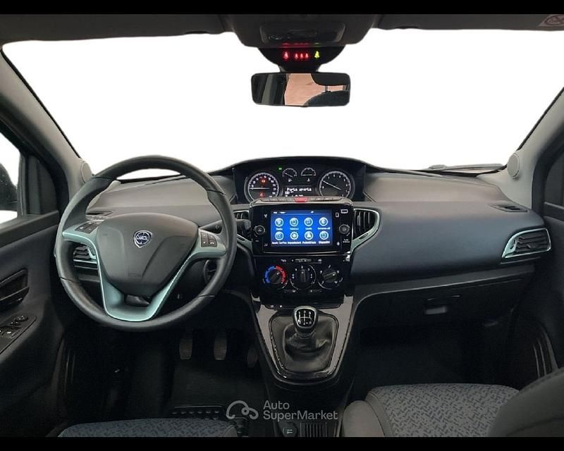 Usata Lancia Ypsilon 69 CV (50 kW) 2023 Grigio Utilitaria