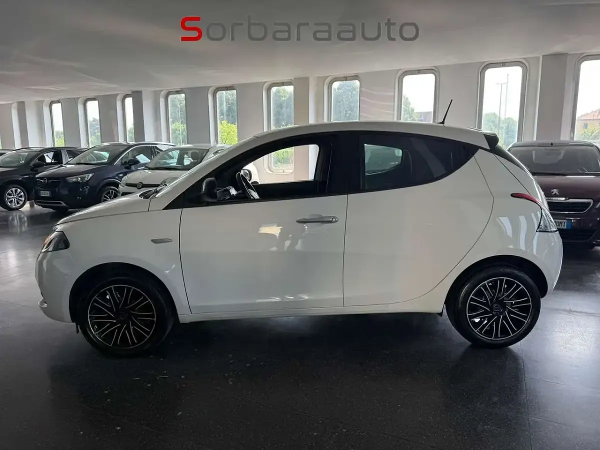 Usata Lancia Ypsilon Gold 69 CV (50 kW) 2023 Bianco Utilitaria
